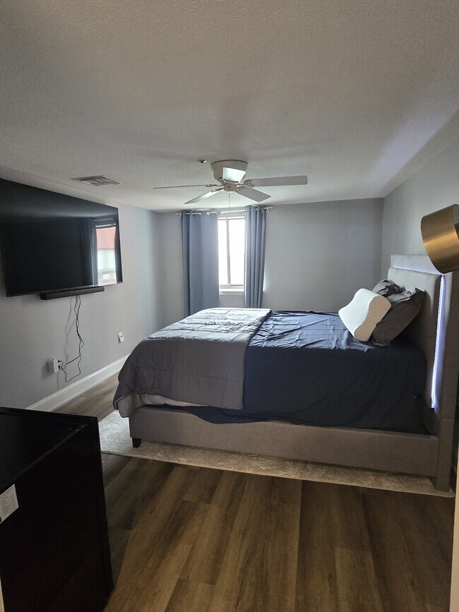 Building Photo - 200 Burkhall St