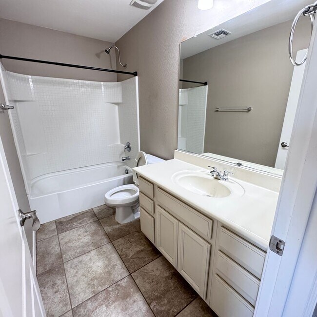 Building Photo - 3 bedroom rental in Cooley Station