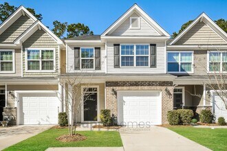 Building Photo - 3 Bedroom 2.5 Bath In Buckshire of Summerville
