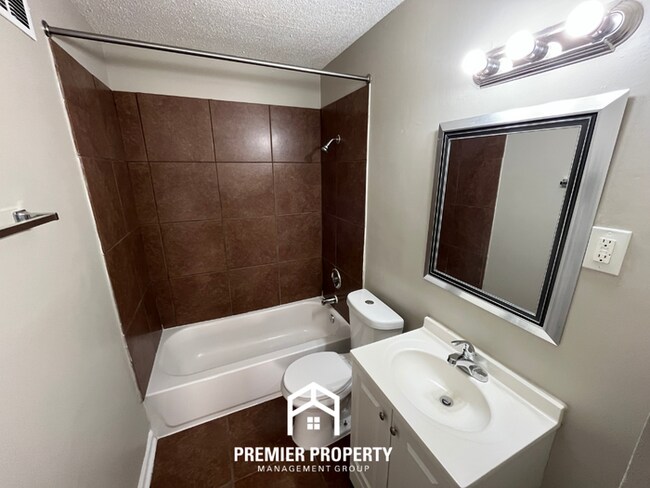 Building Photo - Charming 3BR Home w/ Hardwood Floors & Fenced Backyard