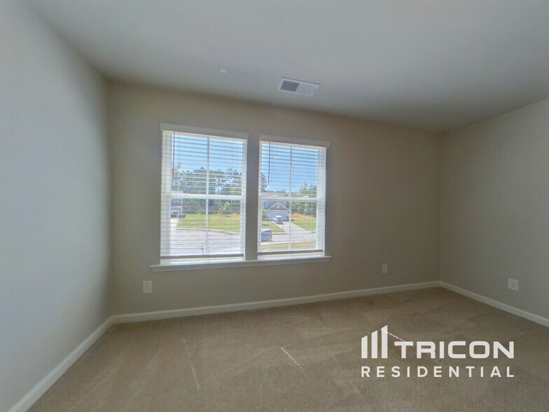 Building Photo - 683 Ragan Ct