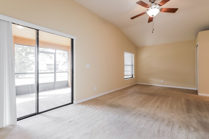 Building Photo - 300 Oaklanding Dr