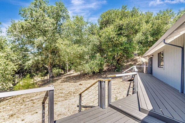 Building Photo - Beautiful 4-Bedroom 2-Bathroom Home