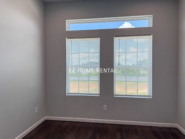 Building Photo - 4939 Ambient Dr