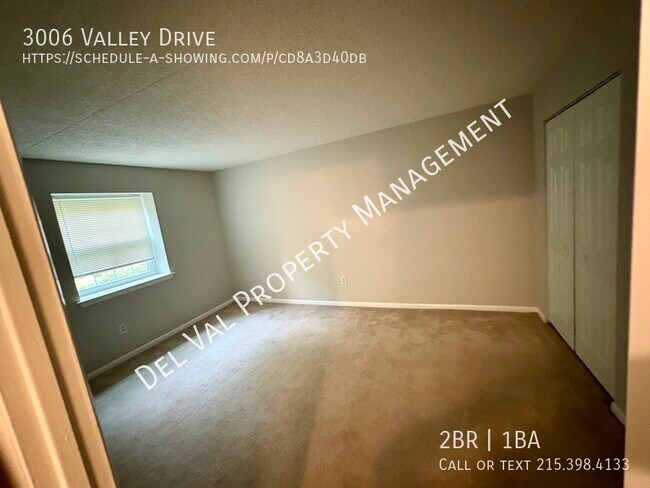 Building Photo - 3006 Valley Dr