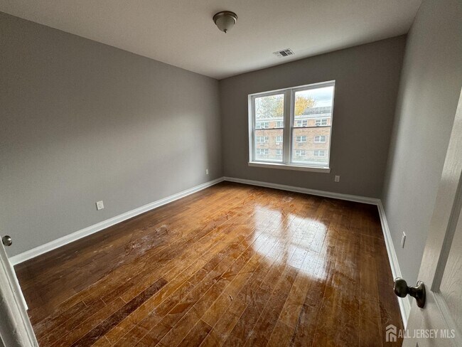 Primary Photo - 122 Myrtle Ave