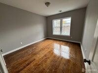 Building Photo - 122 Myrtle Ave