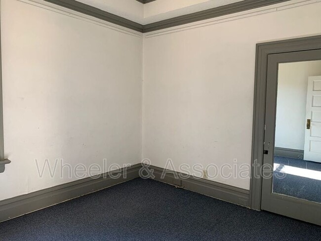 Building Photo - 845 E 400 S