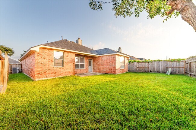 Building Photo - 16727 Great Oaks Glen Dr
