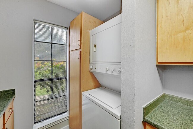 Building Photo - 1601 Faro Dr