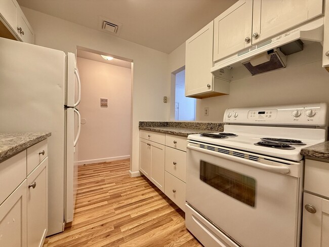 Building Photo - 6 S Washington St