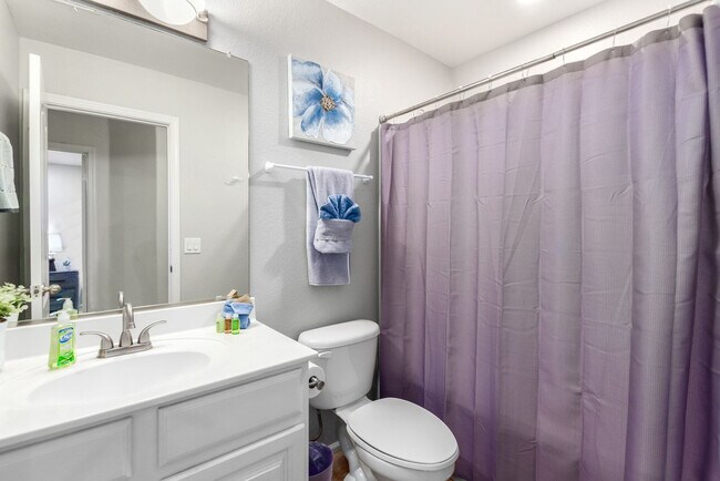 Building Photo - 214 N 165th Dr