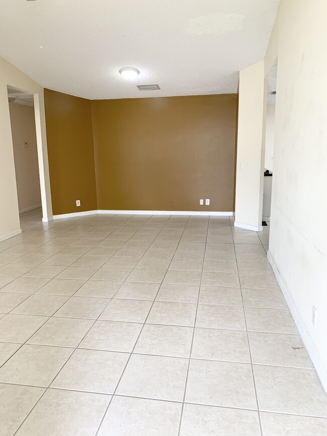 Building Photo - 6224 Country Fair Cir