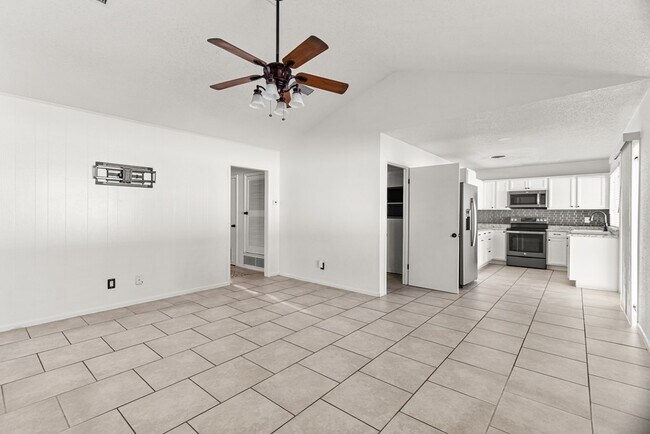 Building Photo - 5000 Buffalo Ave