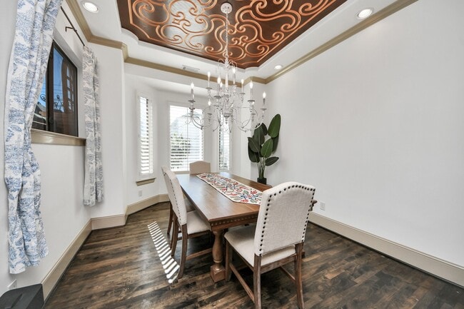 Building Photo - 1141 W 23rd St