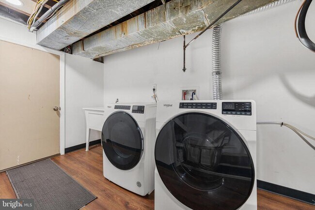 Building Photo - 4321 Palmetto St