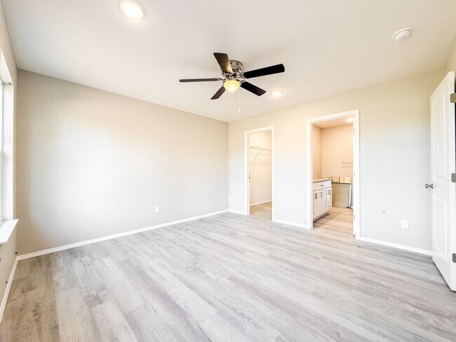 Building Photo - Stunning 4-Bedroom Home