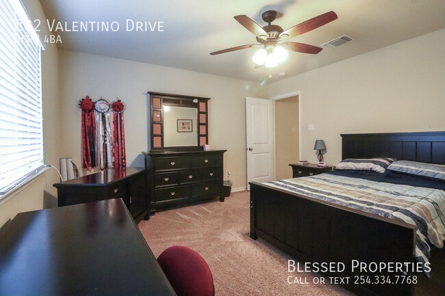 Building Photo - 802 Valentino Dr