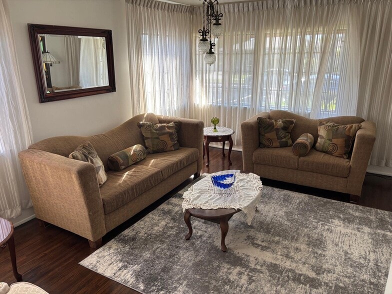 Building Photo - 15514 Flatbush Ave