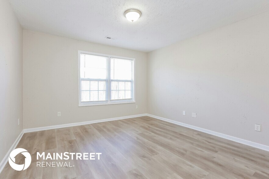 Building Photo - 204 W 24th St