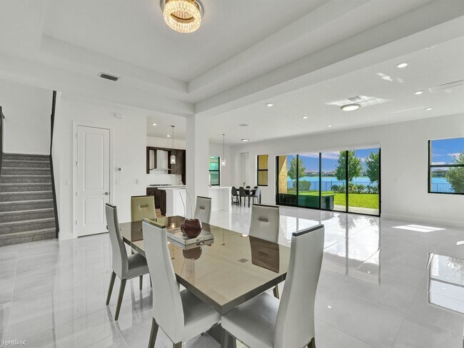 Building Photo - 5 br, 5.5 bath House - 9040 W Parkland Bay...