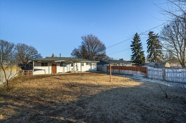 Building Photo - 5629 N Moore St