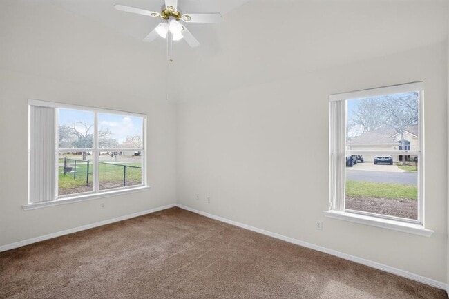 Building Photo - 3001 Parker Dr