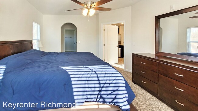 Building Photo - 1100 Westwood Village Ln