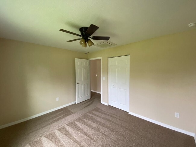 Building Photo - 6055 SW 155th St Rd