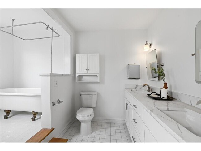 Building Photo - 546 Ashland Ave