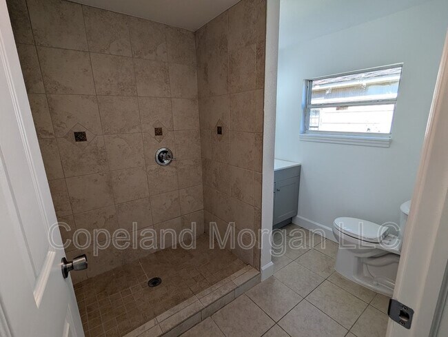 Building Photo - 2033 1/2 20th Street South