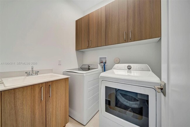 Building Photo - 1454 SW 23rd St