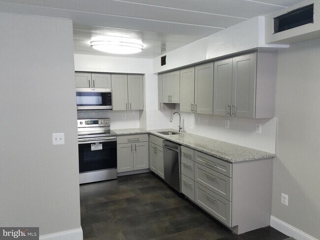 Building Photo - 2300-UNIT-2300-U105 Riddle Ave