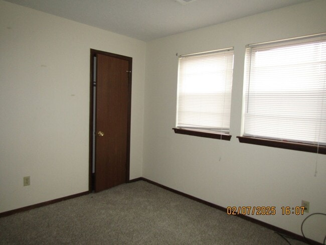 Building Photo - Great Condo located on the Westside of Law...