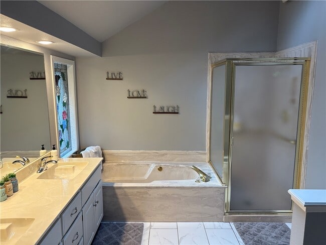 Building Photo - 80 Mayfair Dr