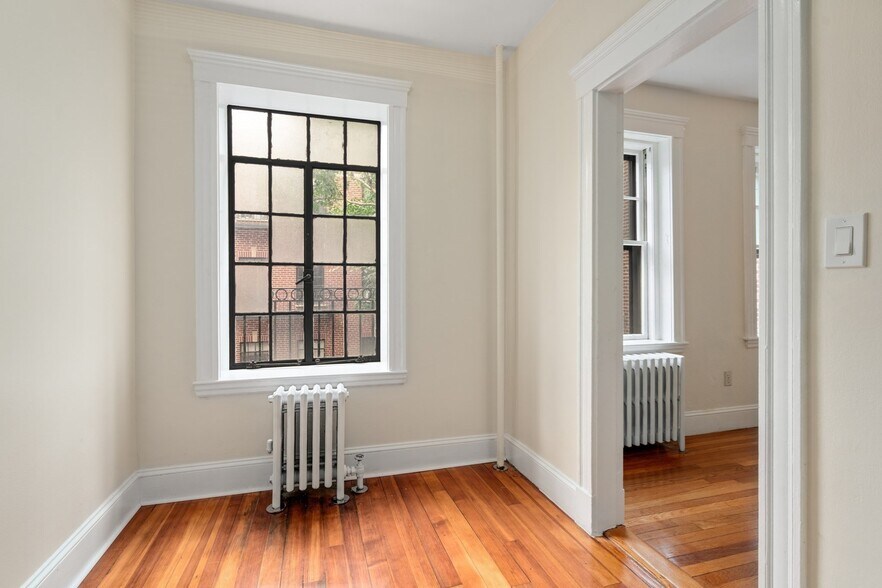 Building Photo - 40 Linnaean St