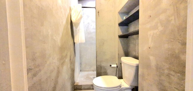 Building Photo - ALL BILLS PAID! Spacious LOFT living space...