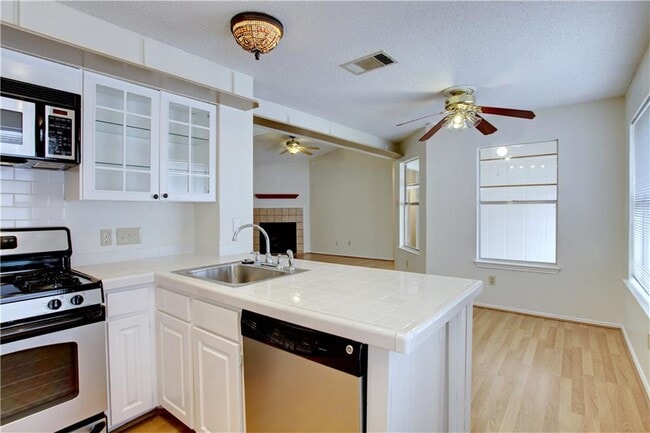 Building Photo - 5910 Jacob Glen