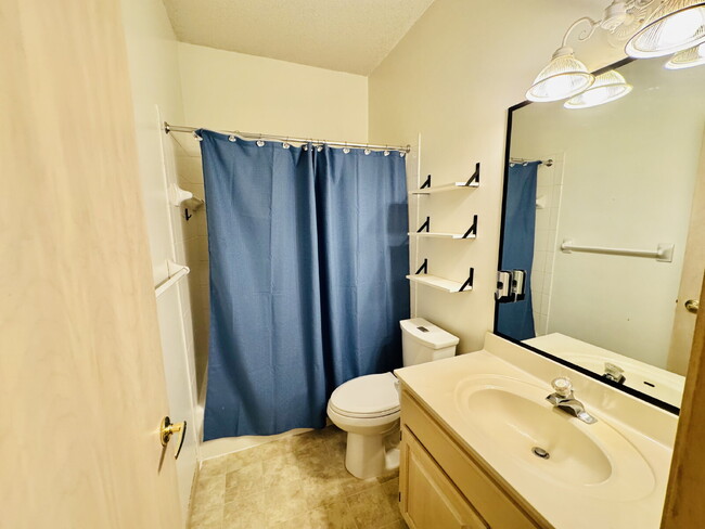 Building Photo - 9120 Trotters Ln