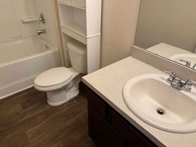 Building Photo - Like New 4/2 St. Augustine