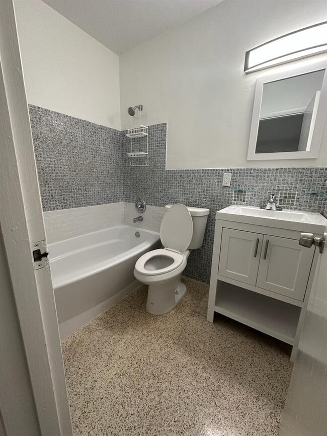 Building Photo - 2654 SW 28th Ct