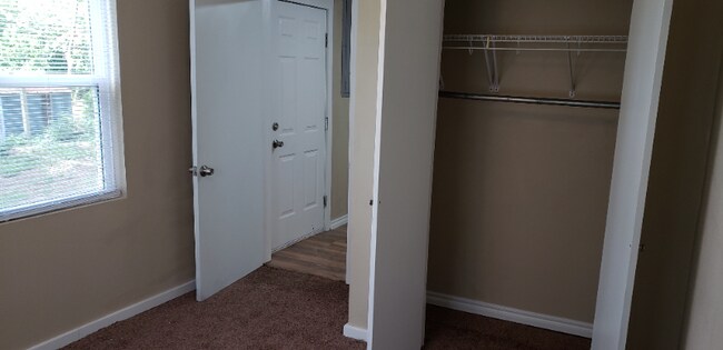 Building Photo - 1304 W Walnut Ave