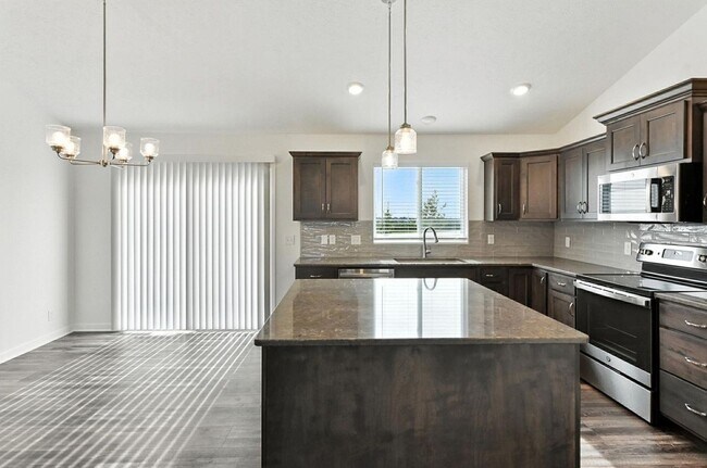 Building Photo - Near Lake Flanagan