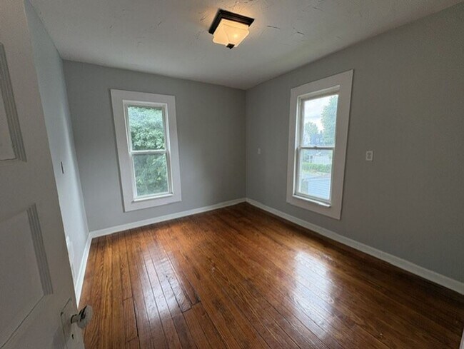 Building Photo - 147 8th St NW