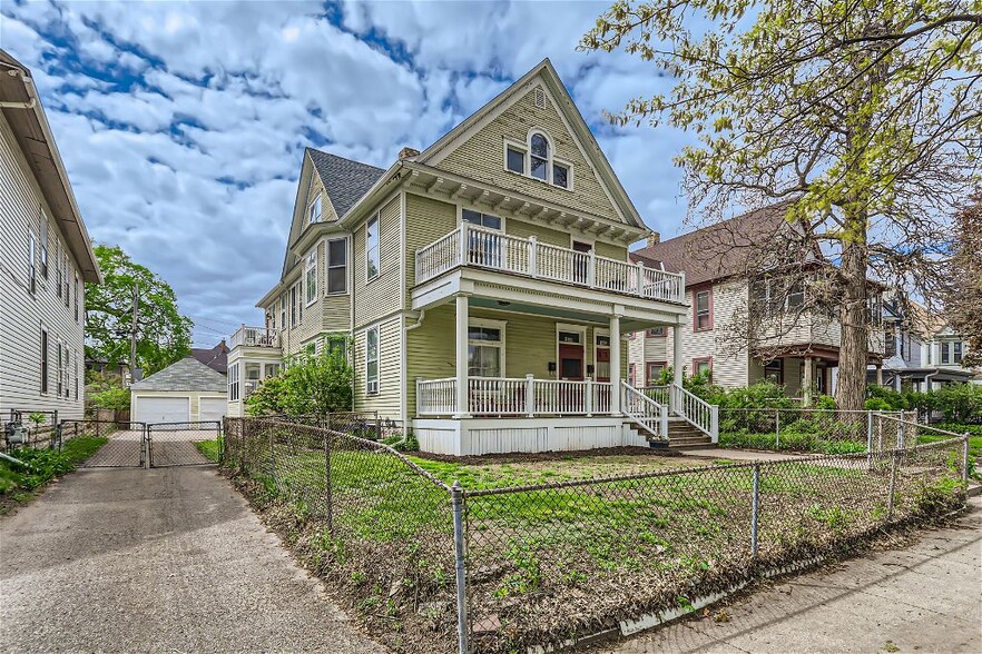 Building Photo - 1814 13th Ave S