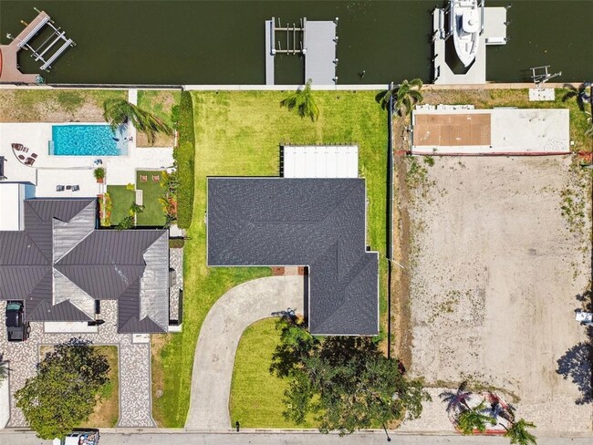 Building Photo - 3913 Fontainebleau Dr