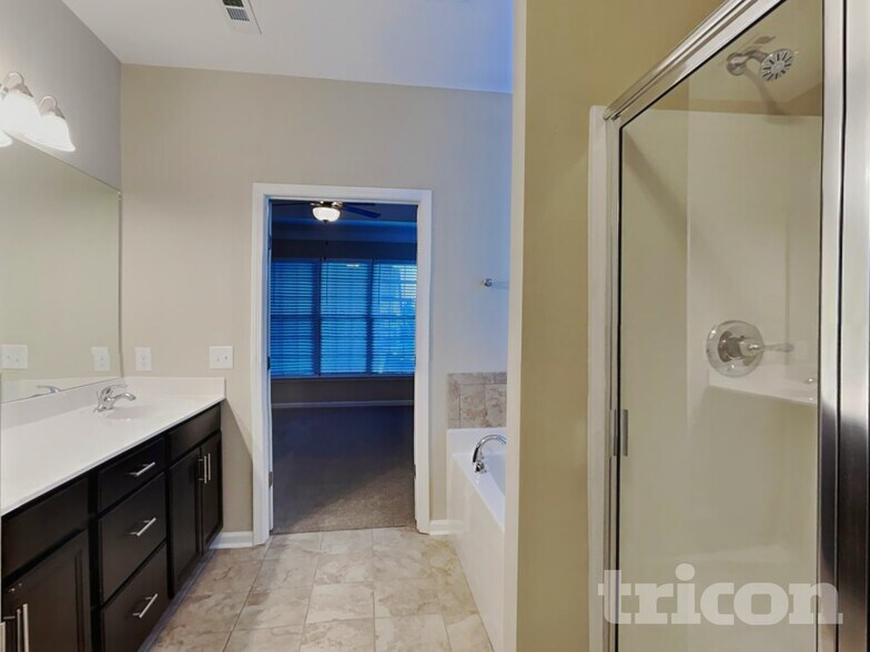 Building Photo - 1080 Paddock Park Cir