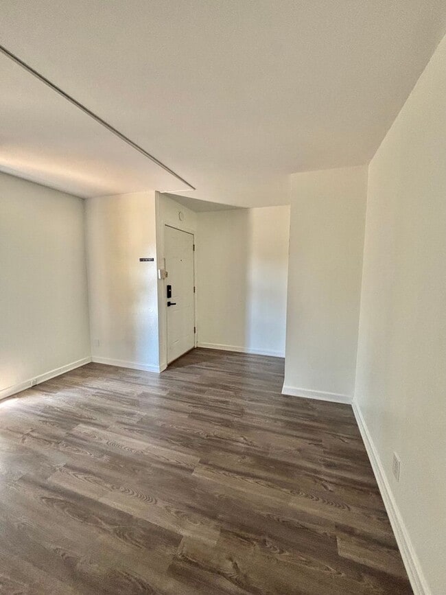 Building Photo - NOW AVAILABLE - 3 Bedroom home!