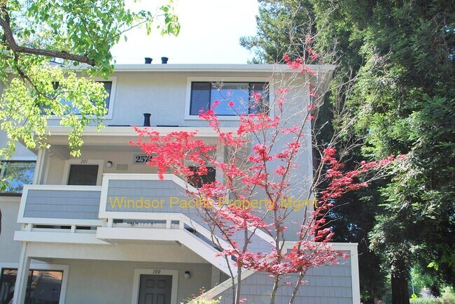 Building Photo - Fabulous Townhouse at Ashford Court - Close to BART, Downtown & Trails !