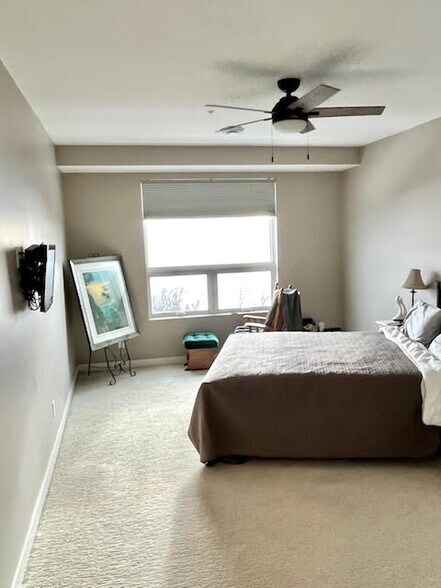 Building Photo - 624 E 1st St